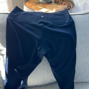 Beautiful Lululemon navy blue align leggings , 23’